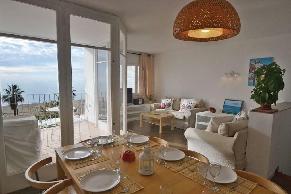 カネット・デ・マールDuplex En Frente De La Playa Al Lado De Barcelonaアパートメント エクステリア 写真
